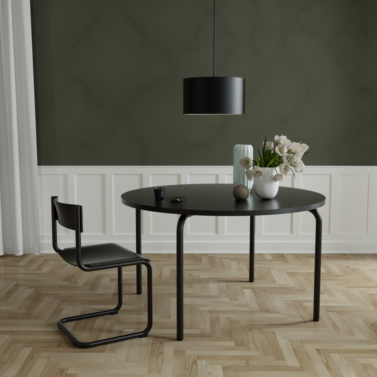 Sort bord og stol fra Anno Studio. Designet af Friis & Moltke